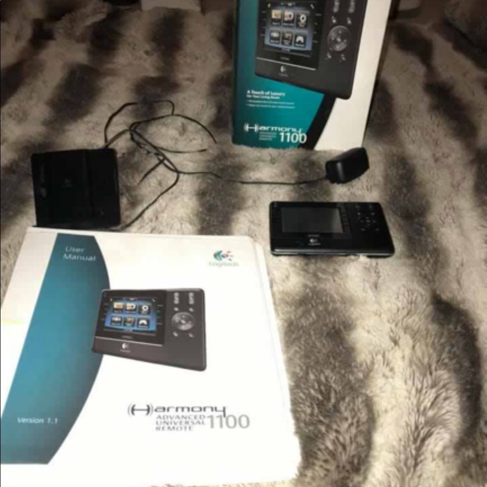 Logo tech remote